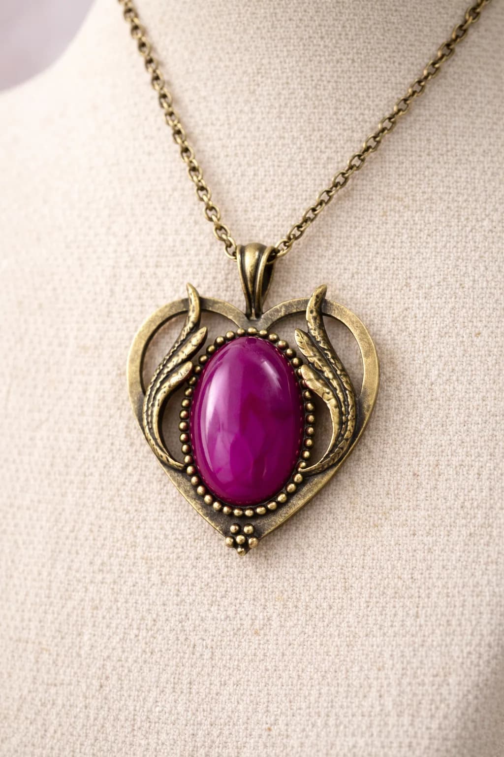 Cœur Mystique – Agate Violette & Bronze Élégant – Harmonie Intérieure