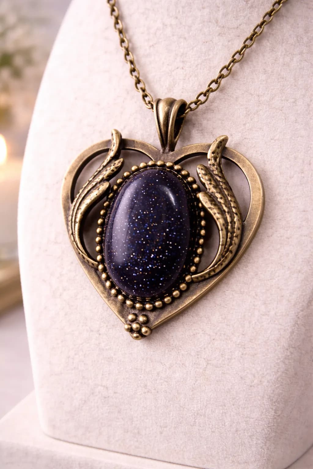 Collier Cœur en Bronze & Goldstone Blue – Éclat Céleste et Confiance