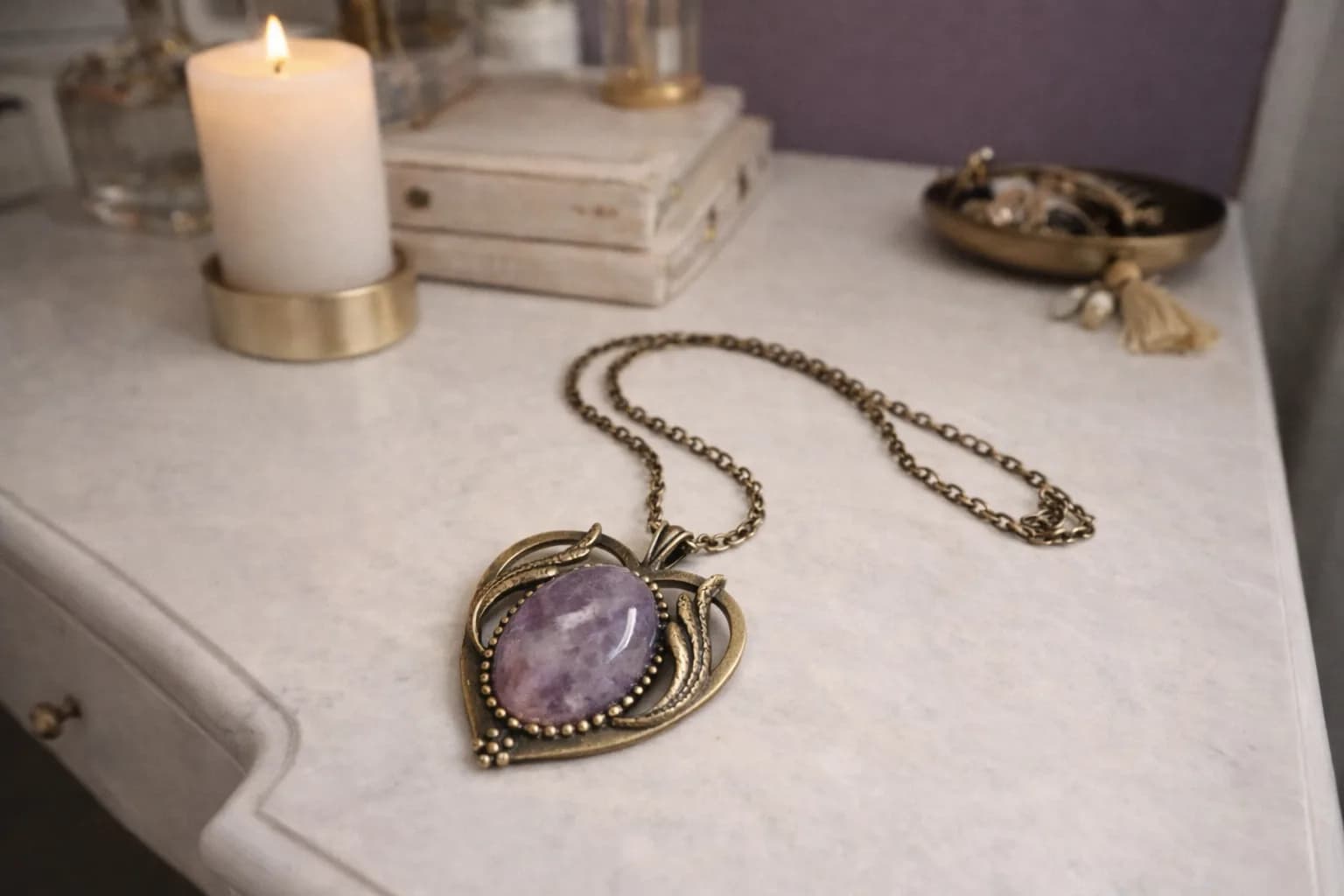 Collier Cœur en Bronze & Améthyste – Sérénité et Élégance