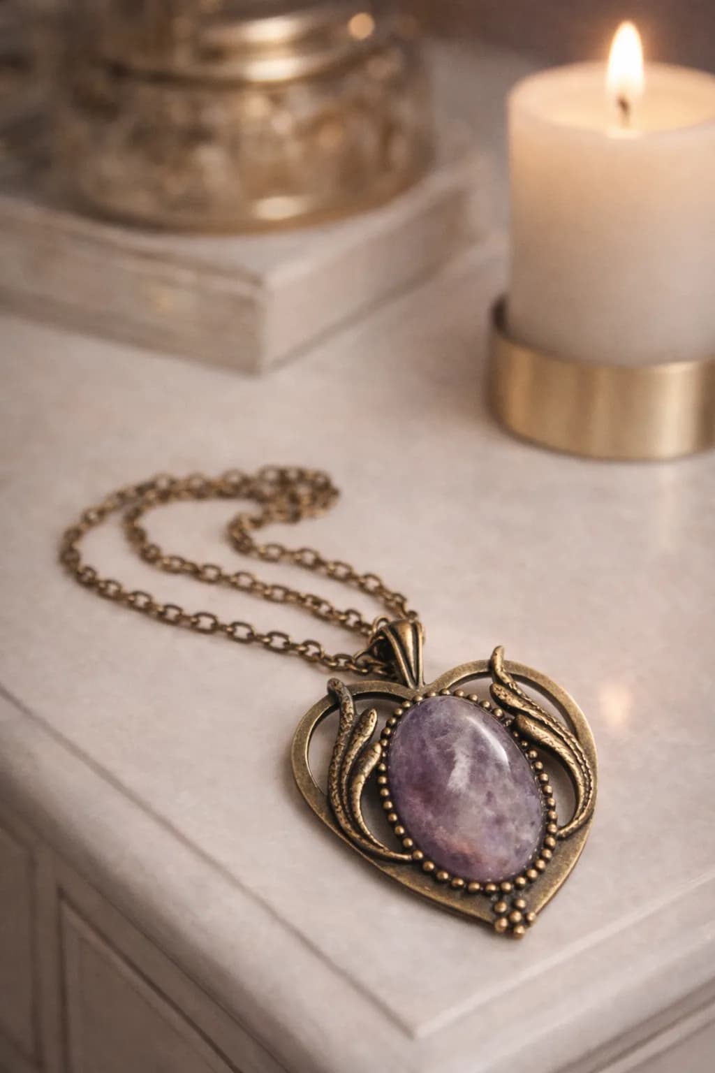 Collier Cœur en Bronze & Améthyste – Sérénité et Élégance