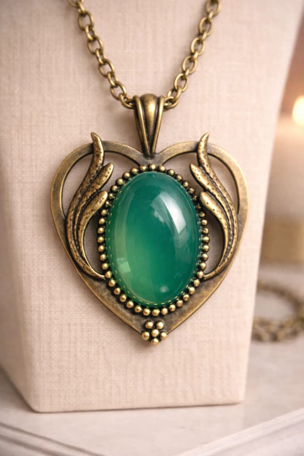 Collier Cœur en Bronze & Agate Verte – Harmonie et Renouveau