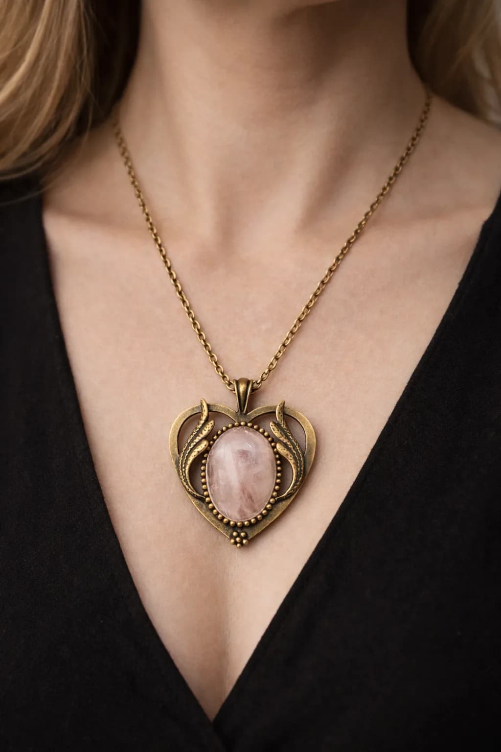 Cœur de Tendresse – Quartz Rose & Bronze Élégant