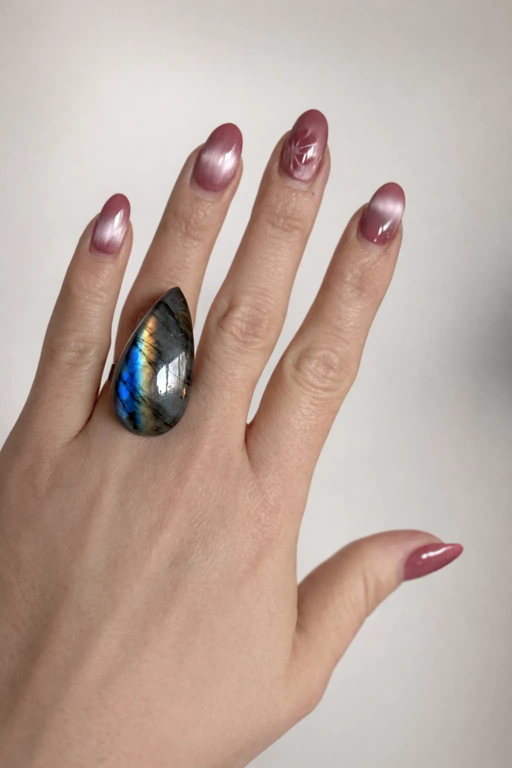 Éclat Boréal – Bague Labradorite Goutte & Acier Inoxydable Ajustable