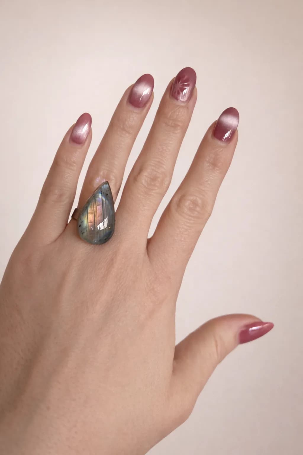 Larme Céleste – Bague Labradorite Goutte Élancée & Acier Inoxydable Ajustable