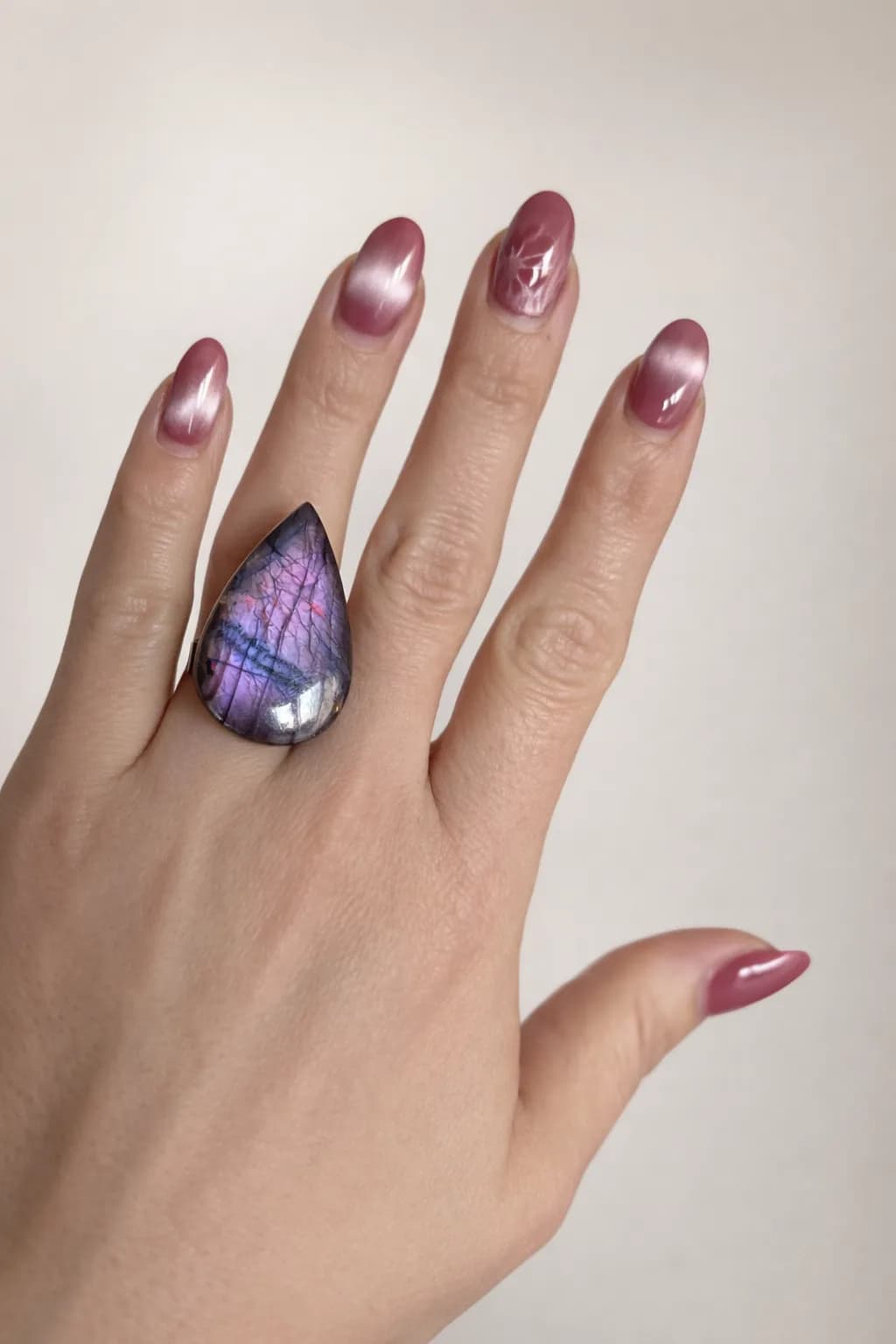 Éclat Profond – Bague Labradorite Goutte & Acier Inoxydable Ajustable