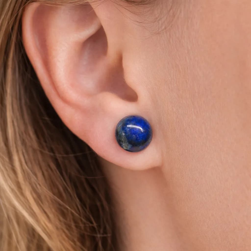 Boucles d’Oreilles Clous en Lapis lazuli – Bleu Profond Nuancé