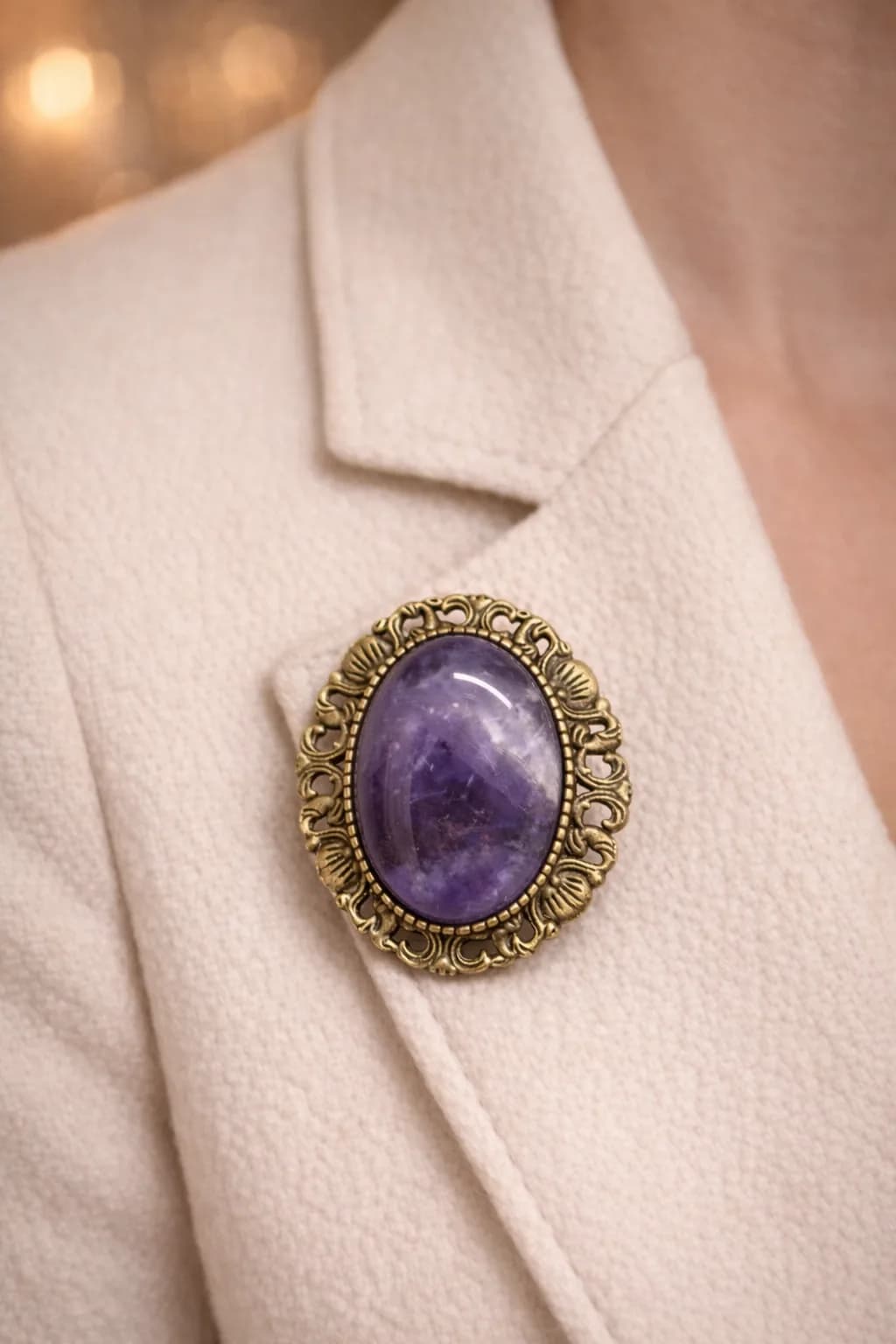 Broche ovale en améthyste – Style vintage bronze
