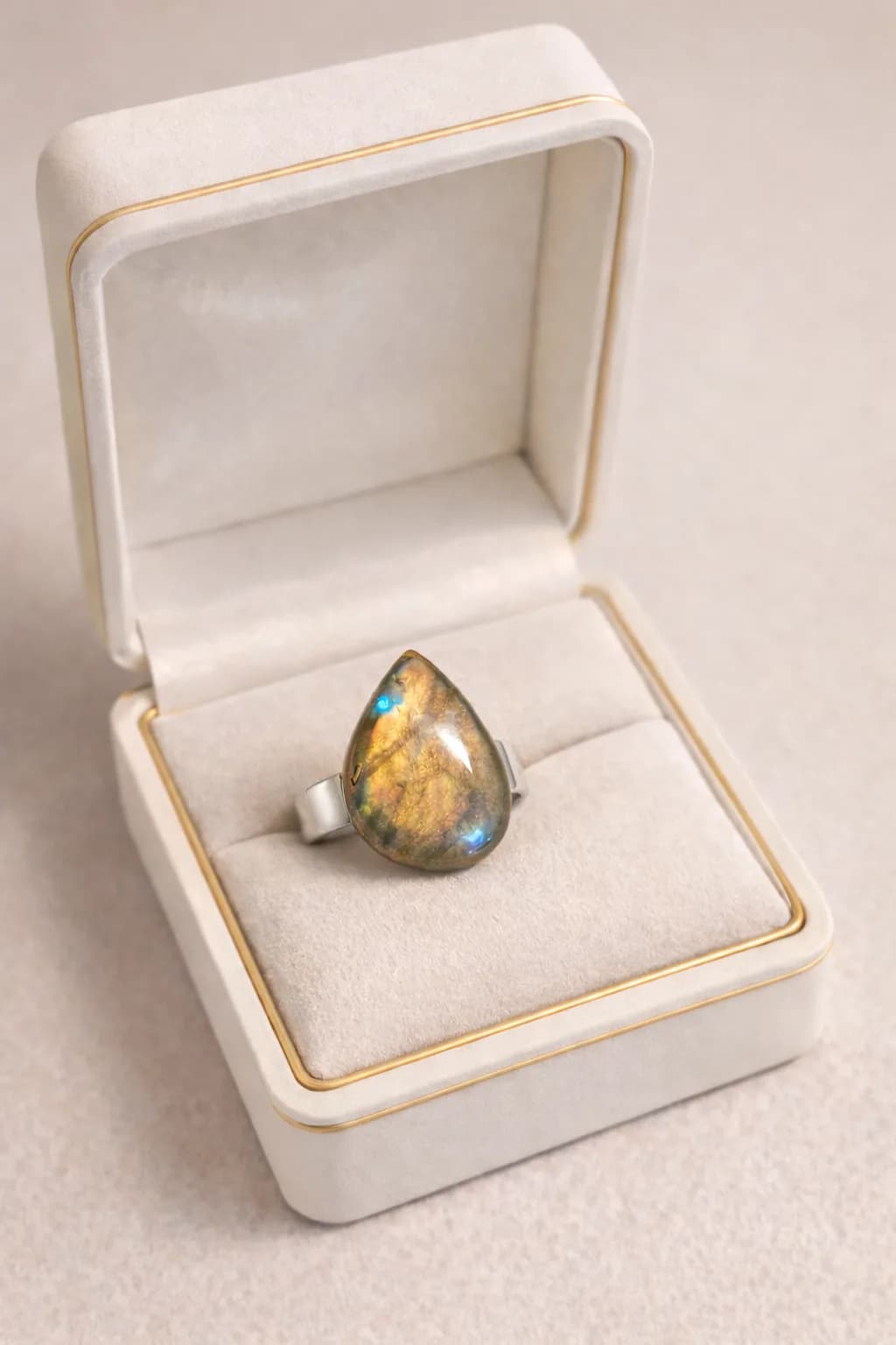 Bague Labradorite “Lumière d’Ambre”