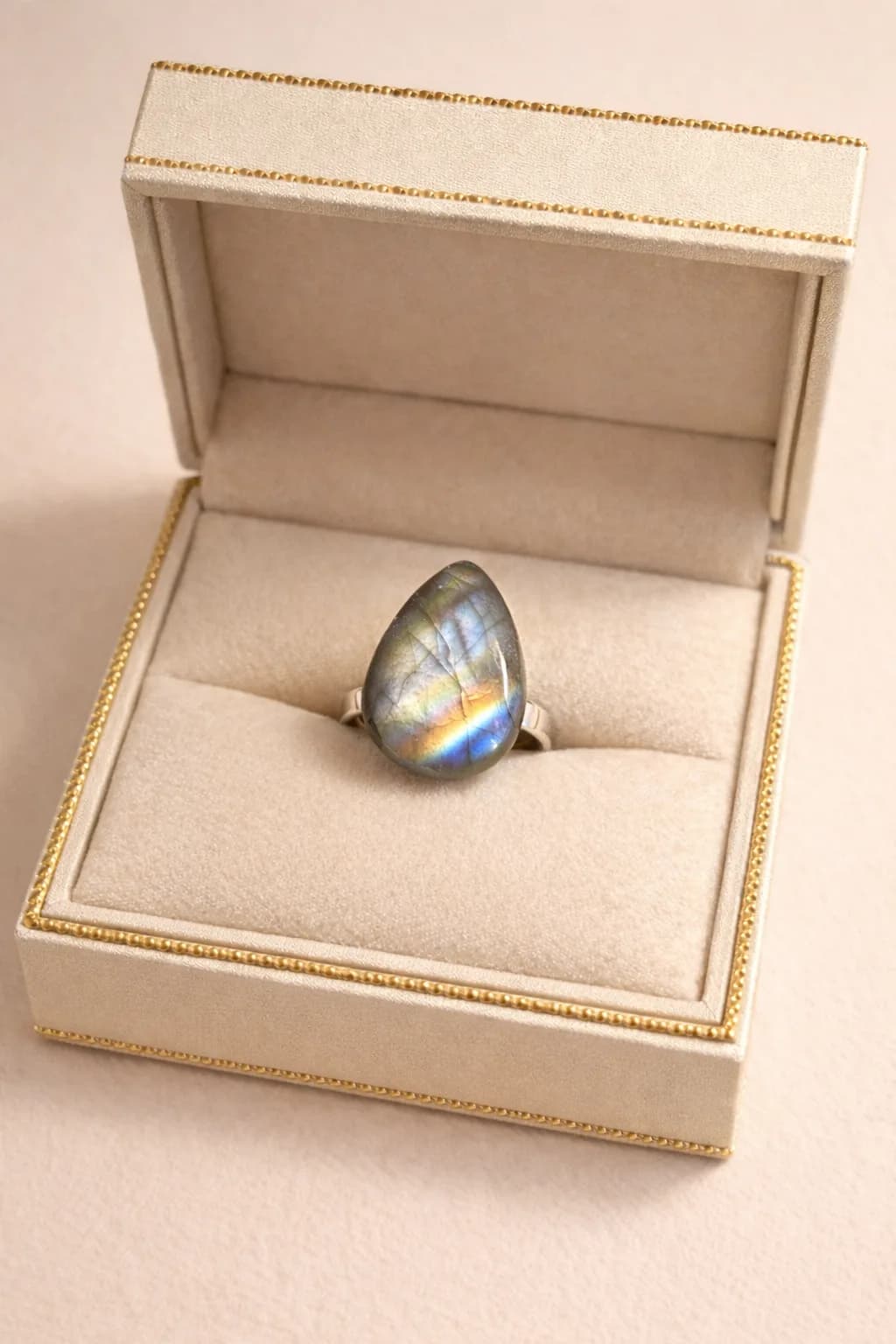 Bague Labradorite “Éclat Arc-en-Ciel”
