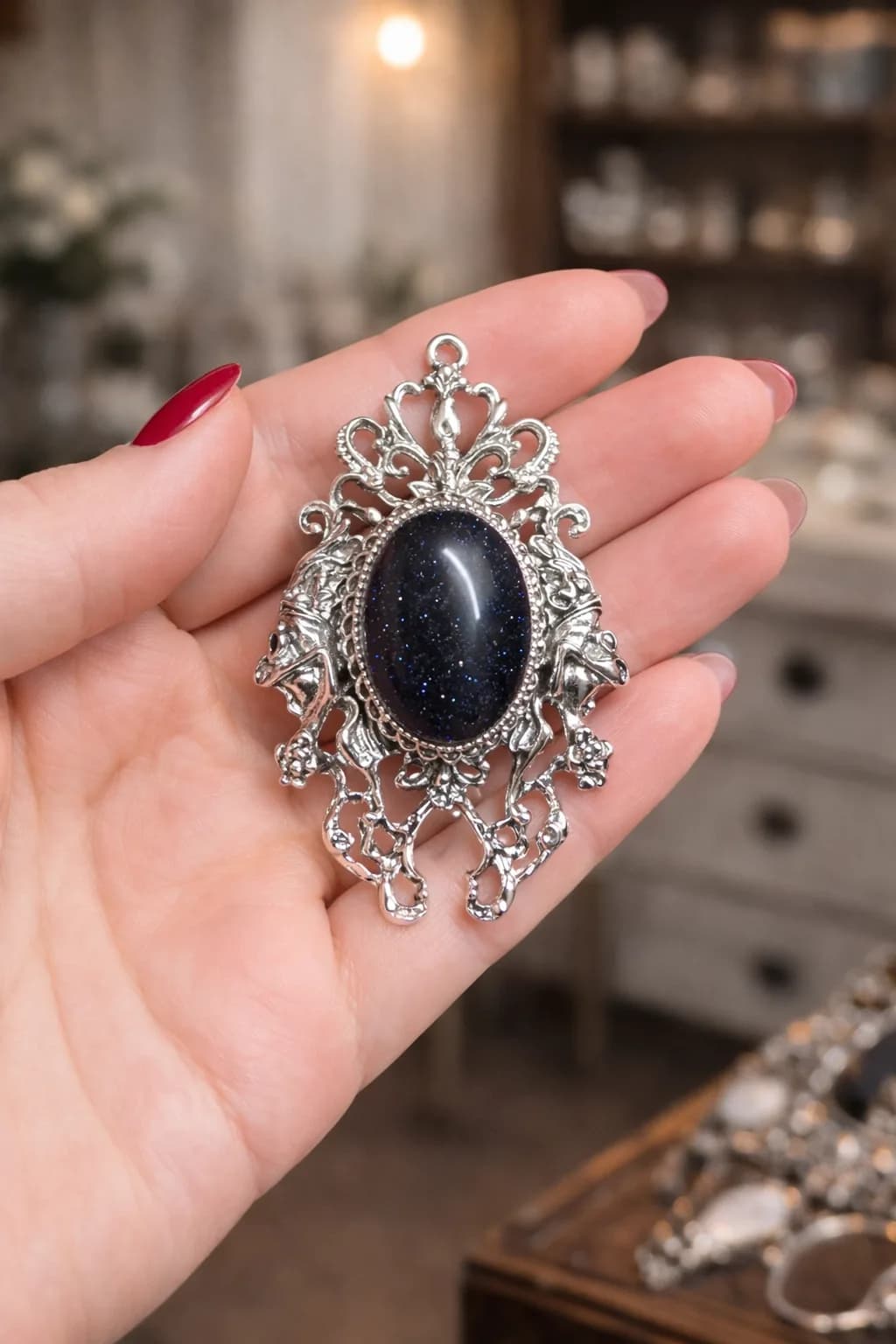 Broche Goldstone Blue – Élégance vintage et éclat céleste