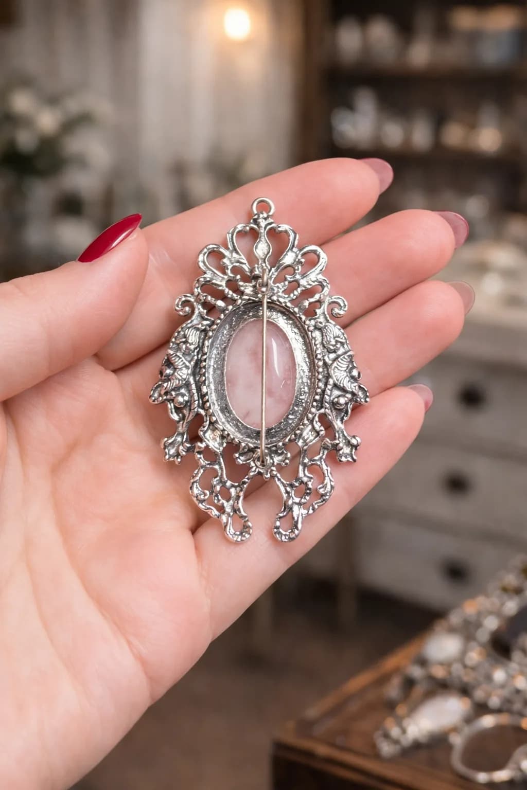 Broche Quartz Rose – Douceur minérale et élégance vintage