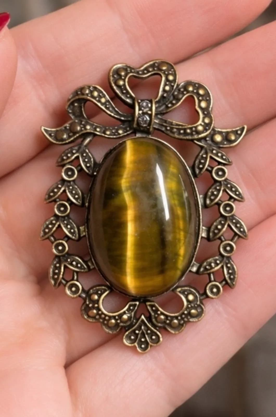 Broche Nœud Élégance – Œil de Tigre & Bronze Antique