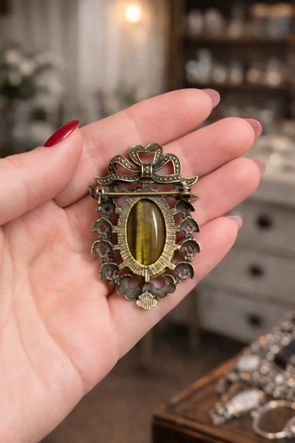 Broche Nœud Élégance – Œil de Tigre & Bronze Antique