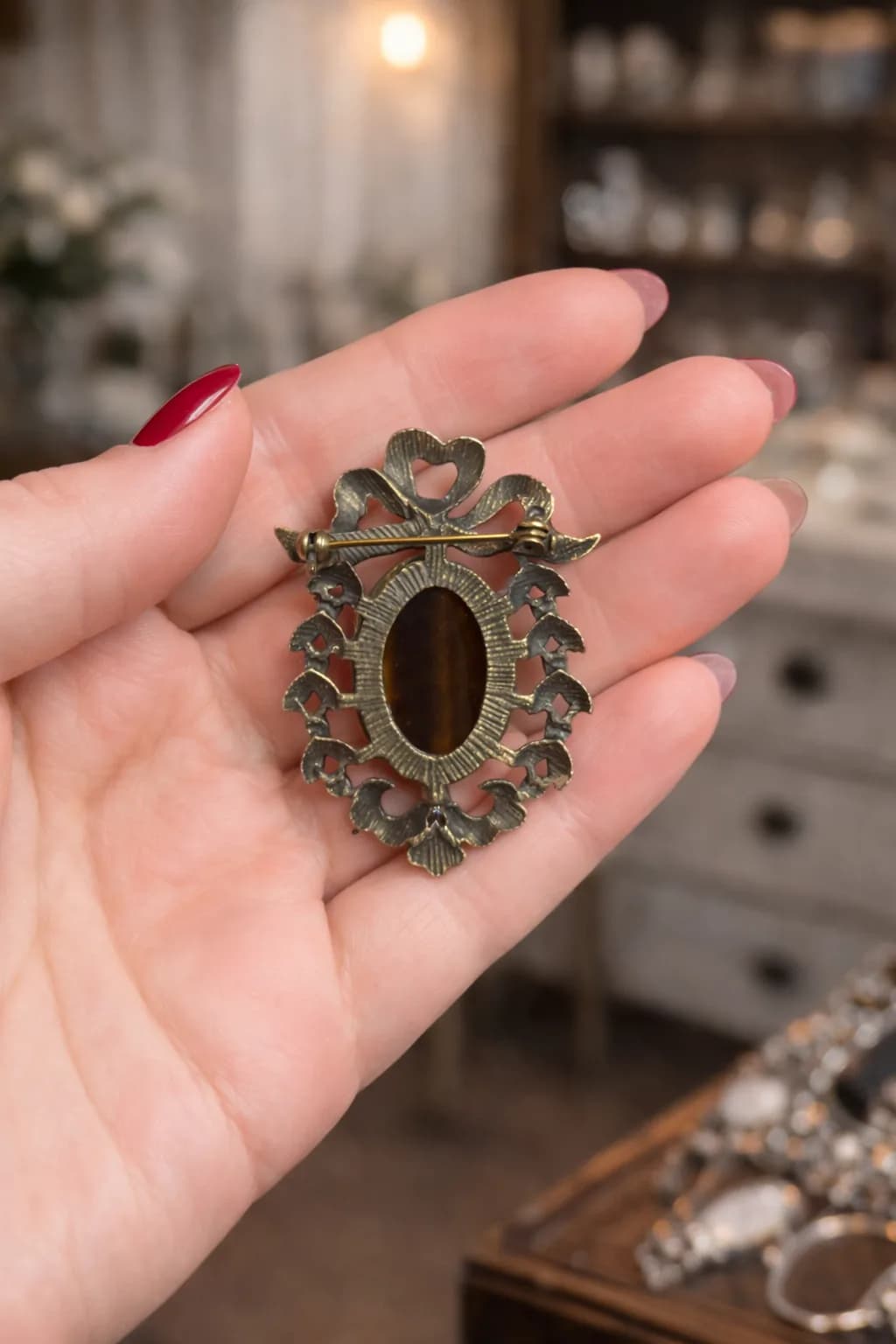 Broche Nœud Élégance – Œil de Tigre - Charme vintage et caractère affirmé