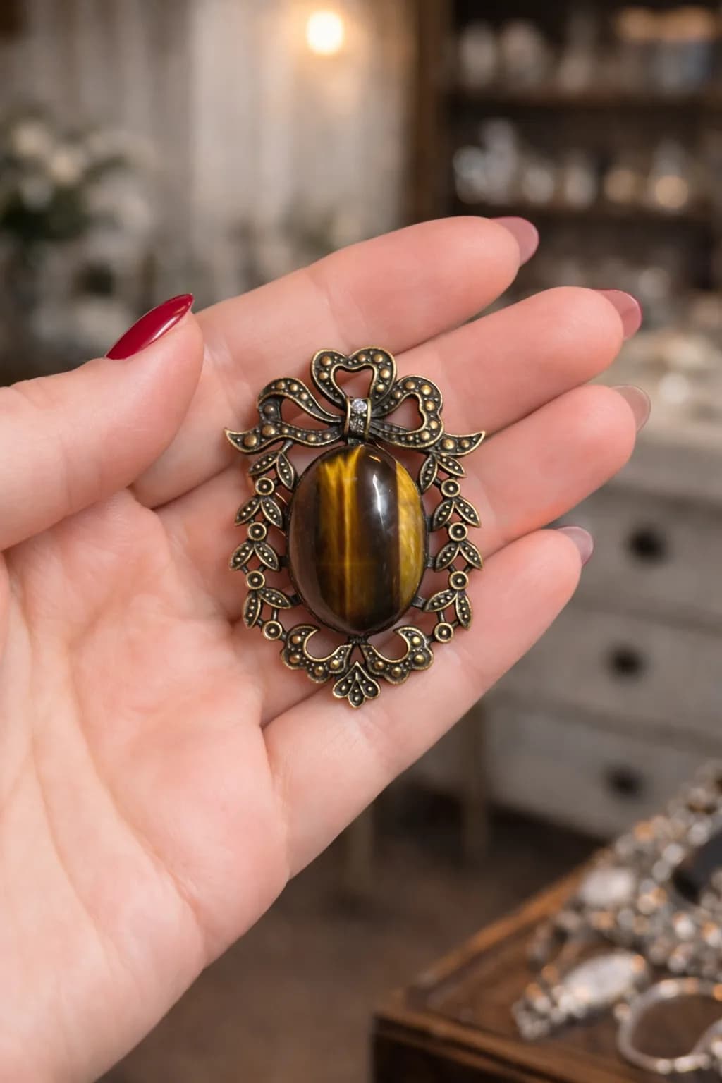 Broche Nœud Élégance – Œil de Tigre - Charme vintage et caractère affirmé