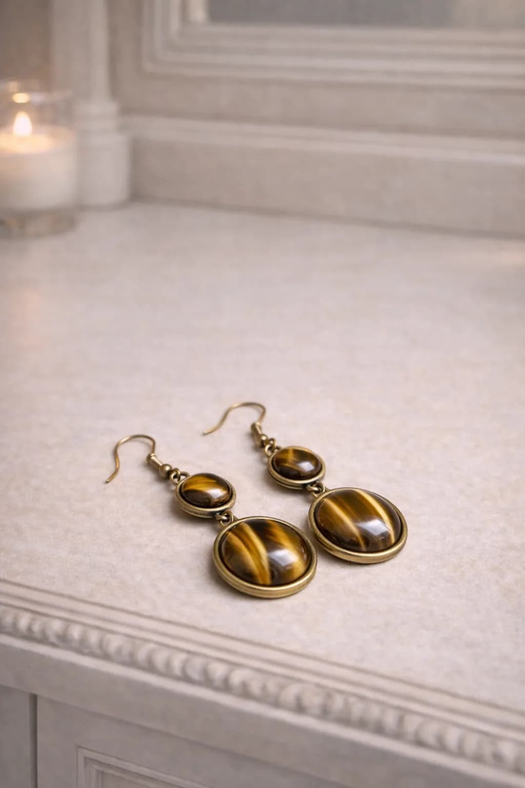 Boucles d’Oreilles Pendantes Éclat Minéral – Reflets Dorés