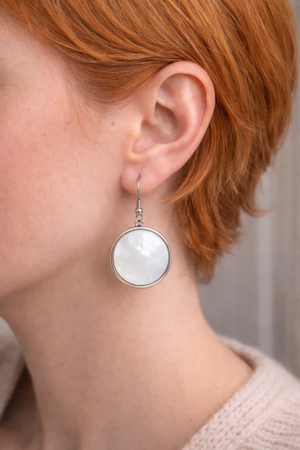 Boucles d’Oreilles Pendantes – Nacre Lumière naturelle et élégance intemporelle