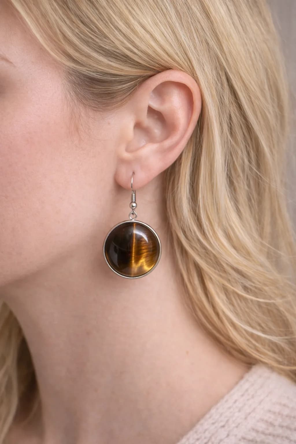 Boucles d’Oreilles Pendantes – Œil de Tigre Reflets dorés et caractère naturel