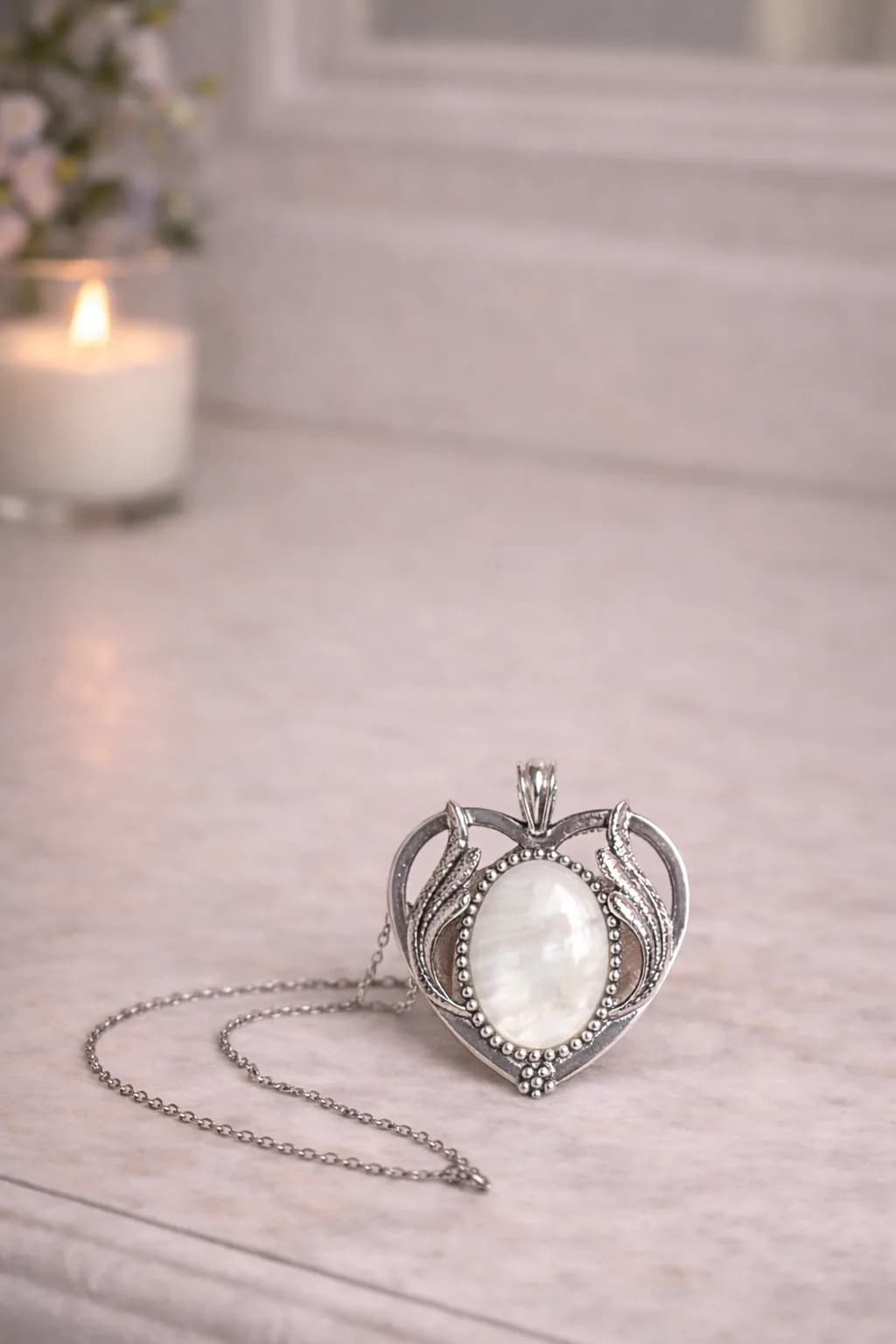 Collier Cœur de Lumière – Nacre & Élégance