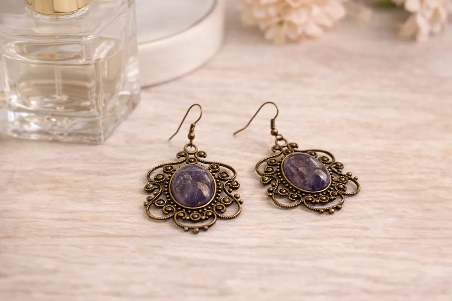 Boucles d’oreilles pendantes baroques en améthyste