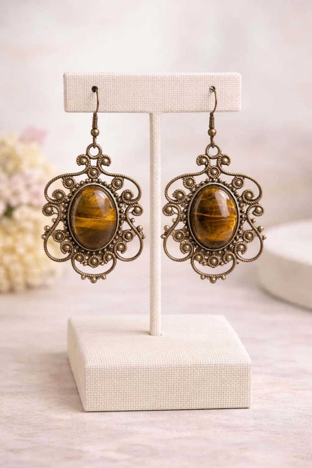 Boucles d’oreilles pendantes baroques en œil de tigre