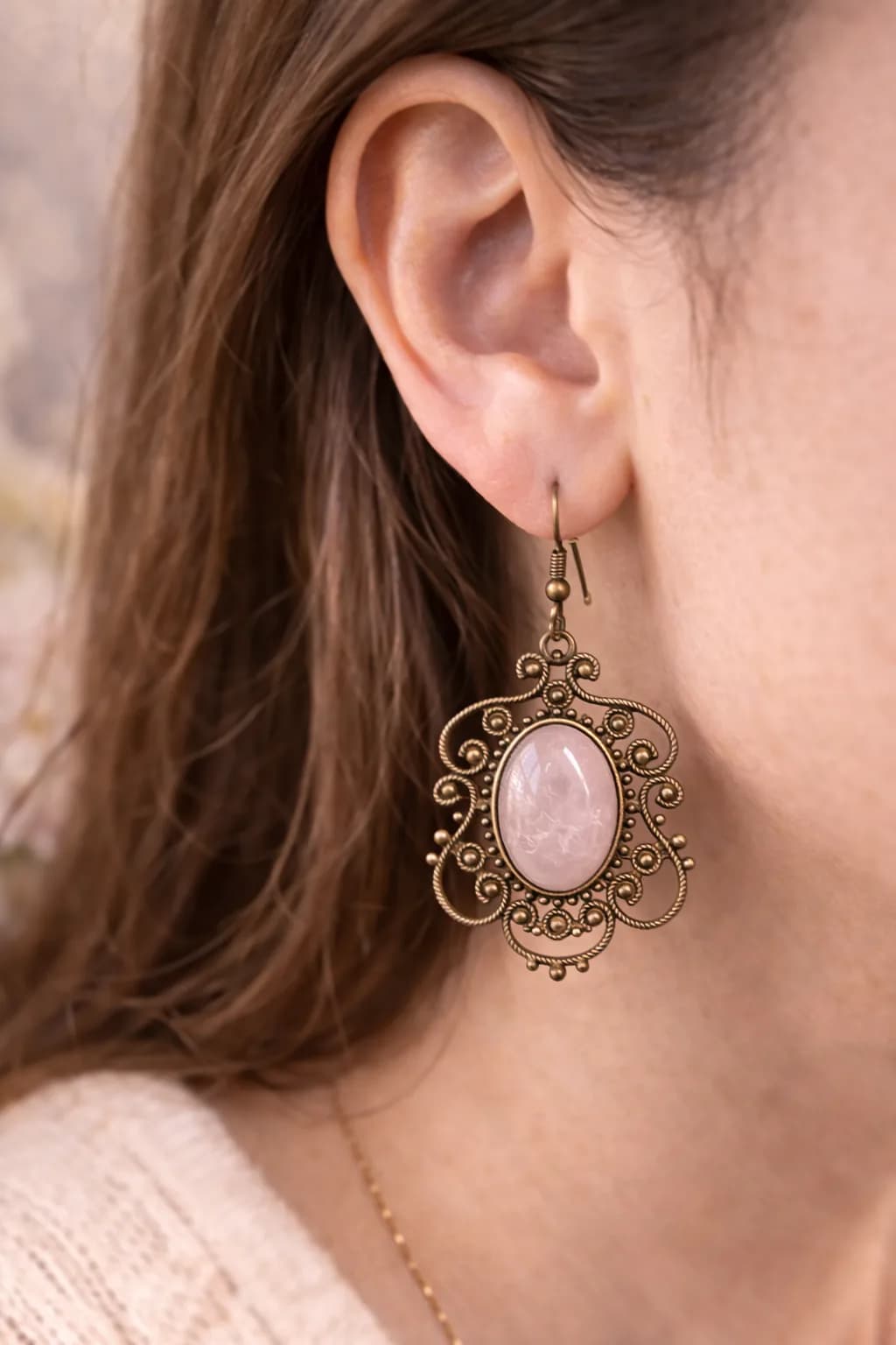 Boucles d’oreilles baroques pendantes en quartz rose