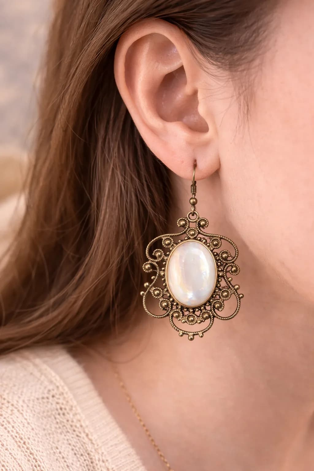 Boucles d’oreilles pendantes baroques en nacre