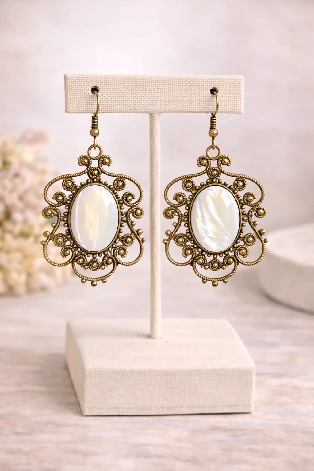 Boucles d’oreilles pendantes baroques en nacre