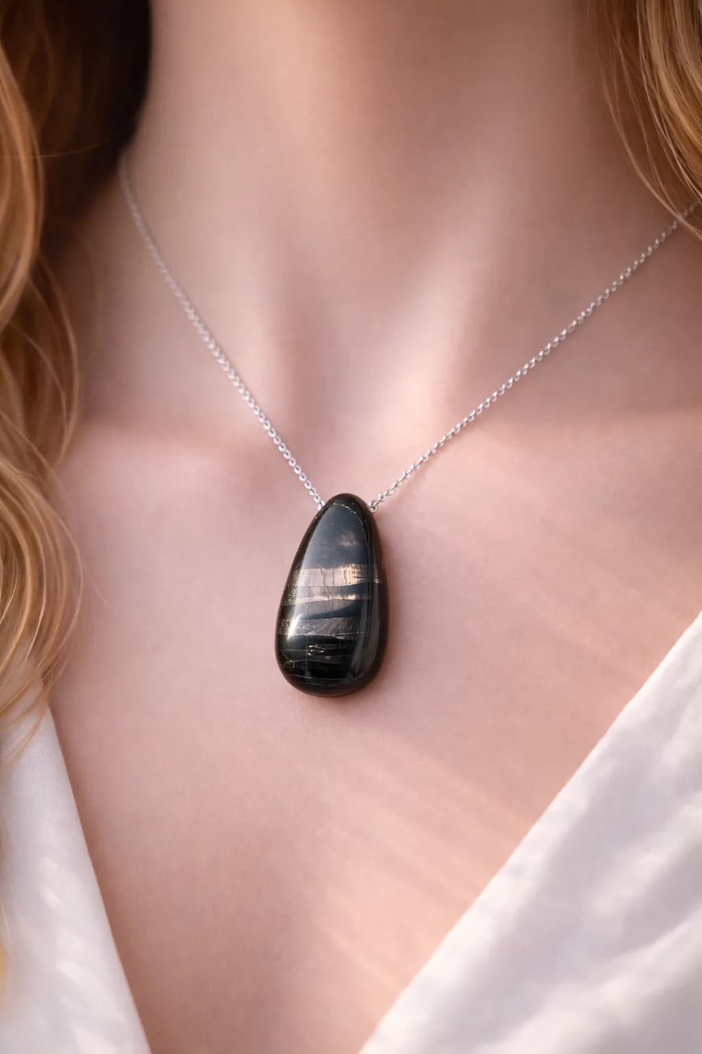 Collier en Hypersthène – Pierre irisée naturelle