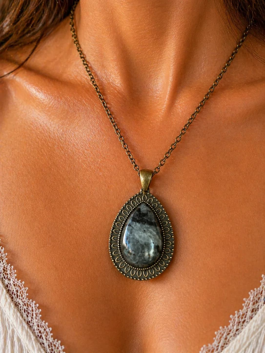 Collier Labradorite Grise – Protection & Mystère