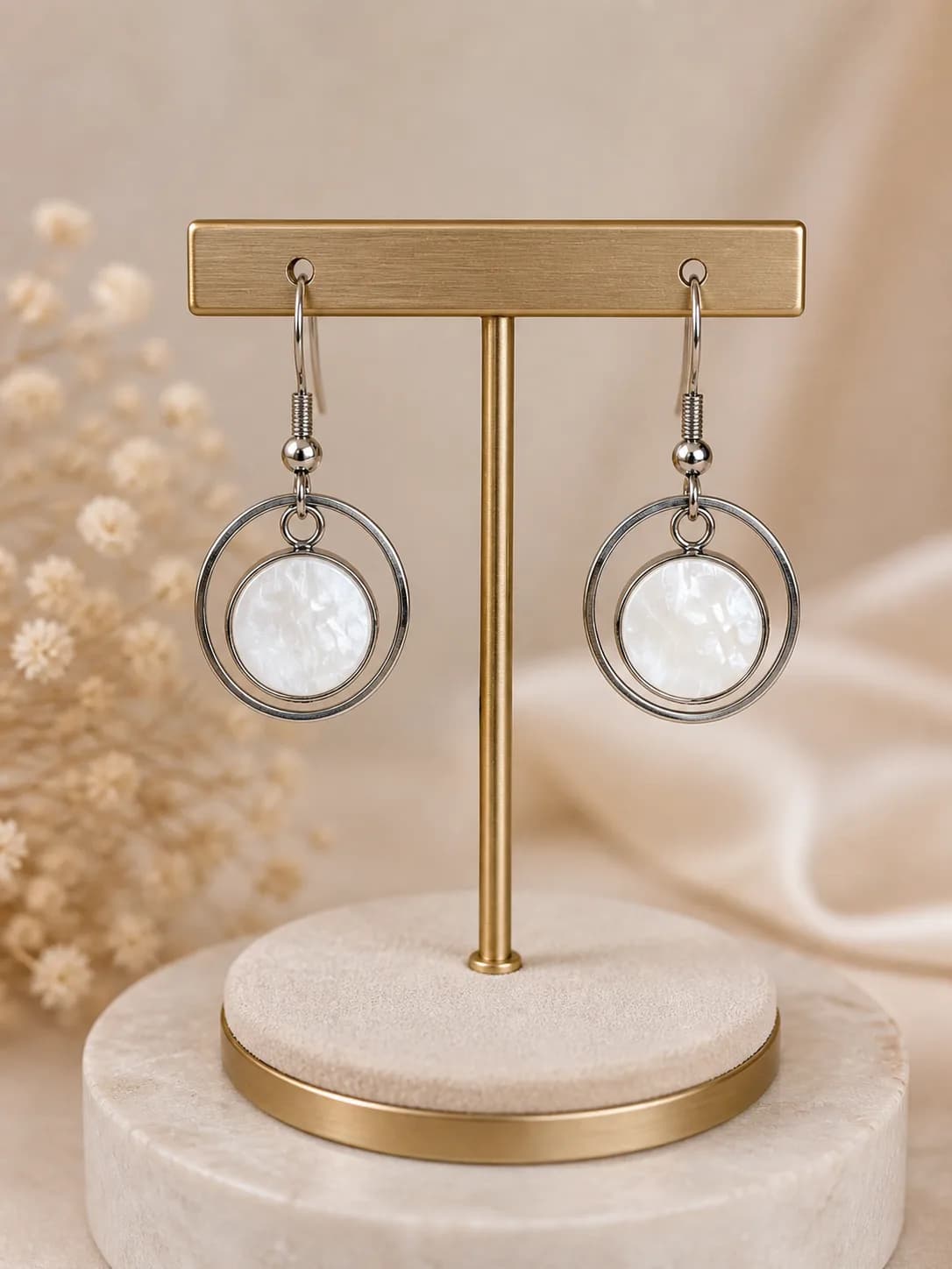Boucles d’oreilles nacre lumineuse – élégance intemporelle