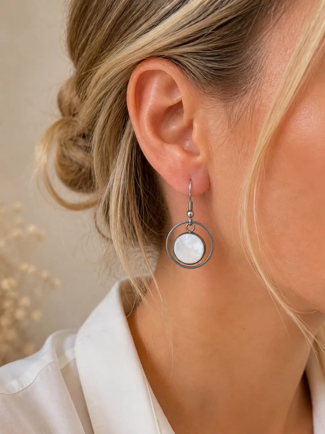 Boucles d’oreilles nacre lumineuse – élégance intemporelle