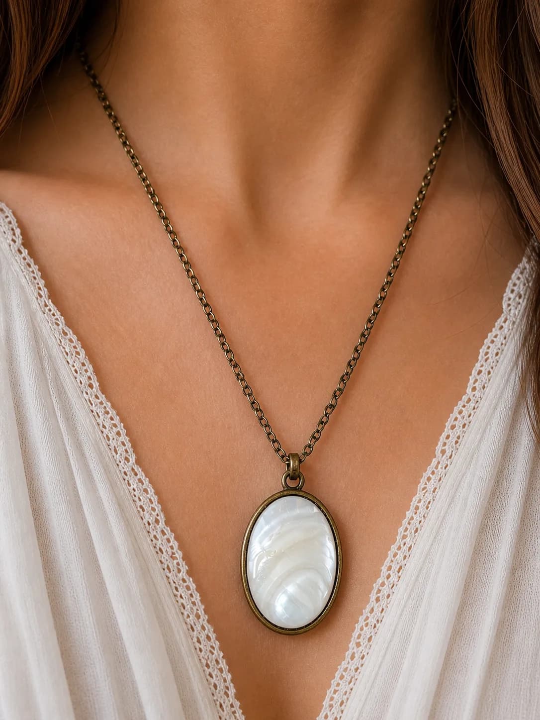 Collier nacre irisée – éclat naturel & élégance vintage