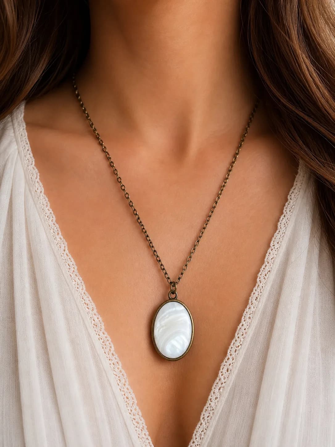 Collier nacre irisée – éclat naturel & élégance vintage