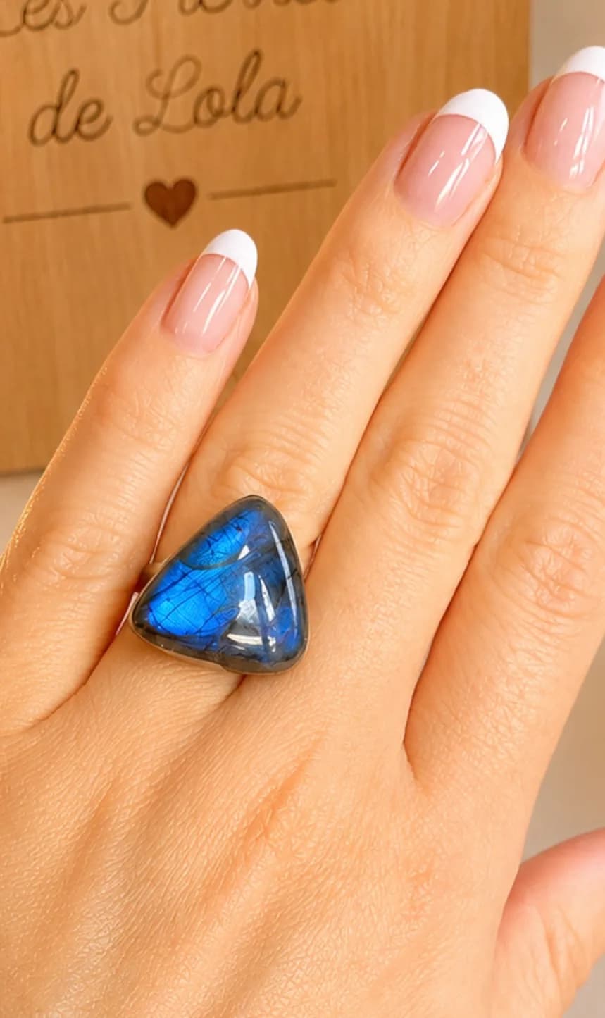 Bague Labradorite Triangle – reflets bleus électriques