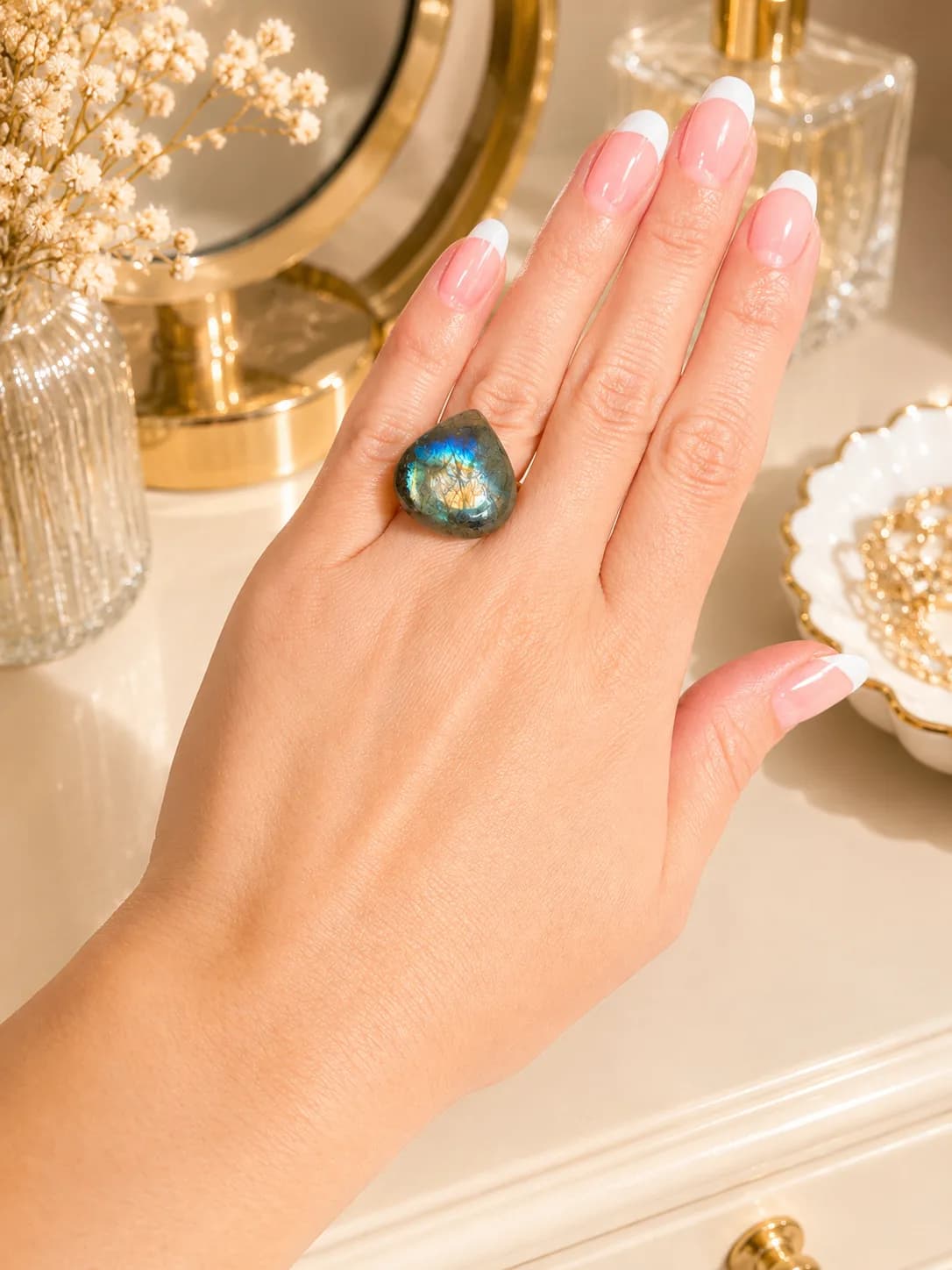 Bague “Lueur Boréale” – Labradorite aux reflets bleus et dorés