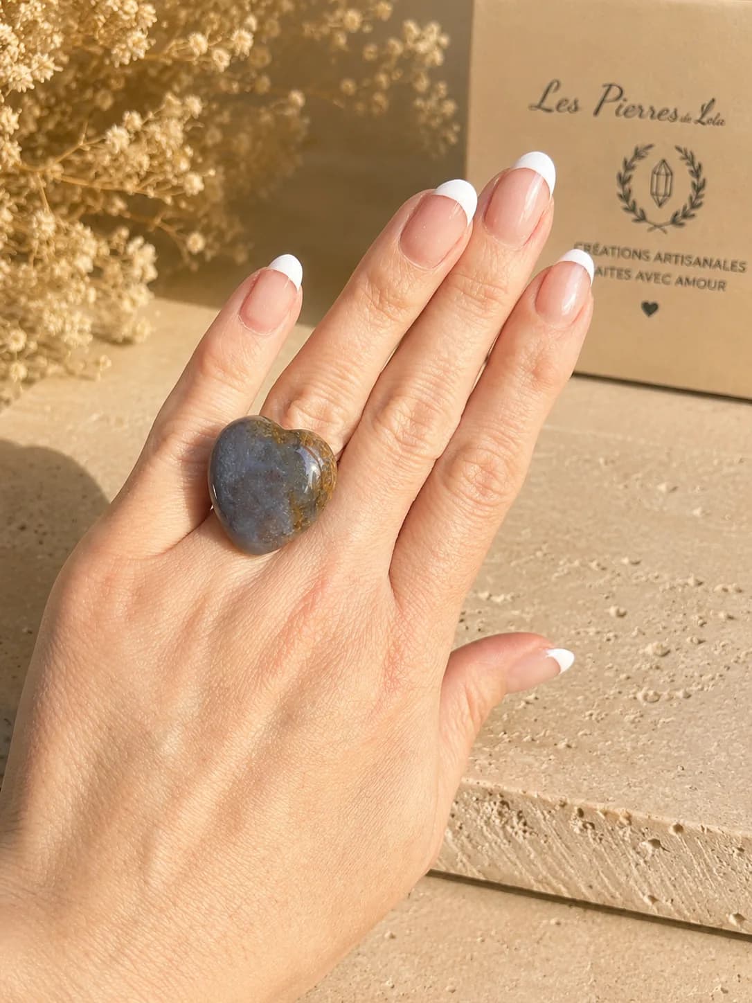 Bague Cœur en Agate violette naturelle – Nuances gris violacé et brun profond
