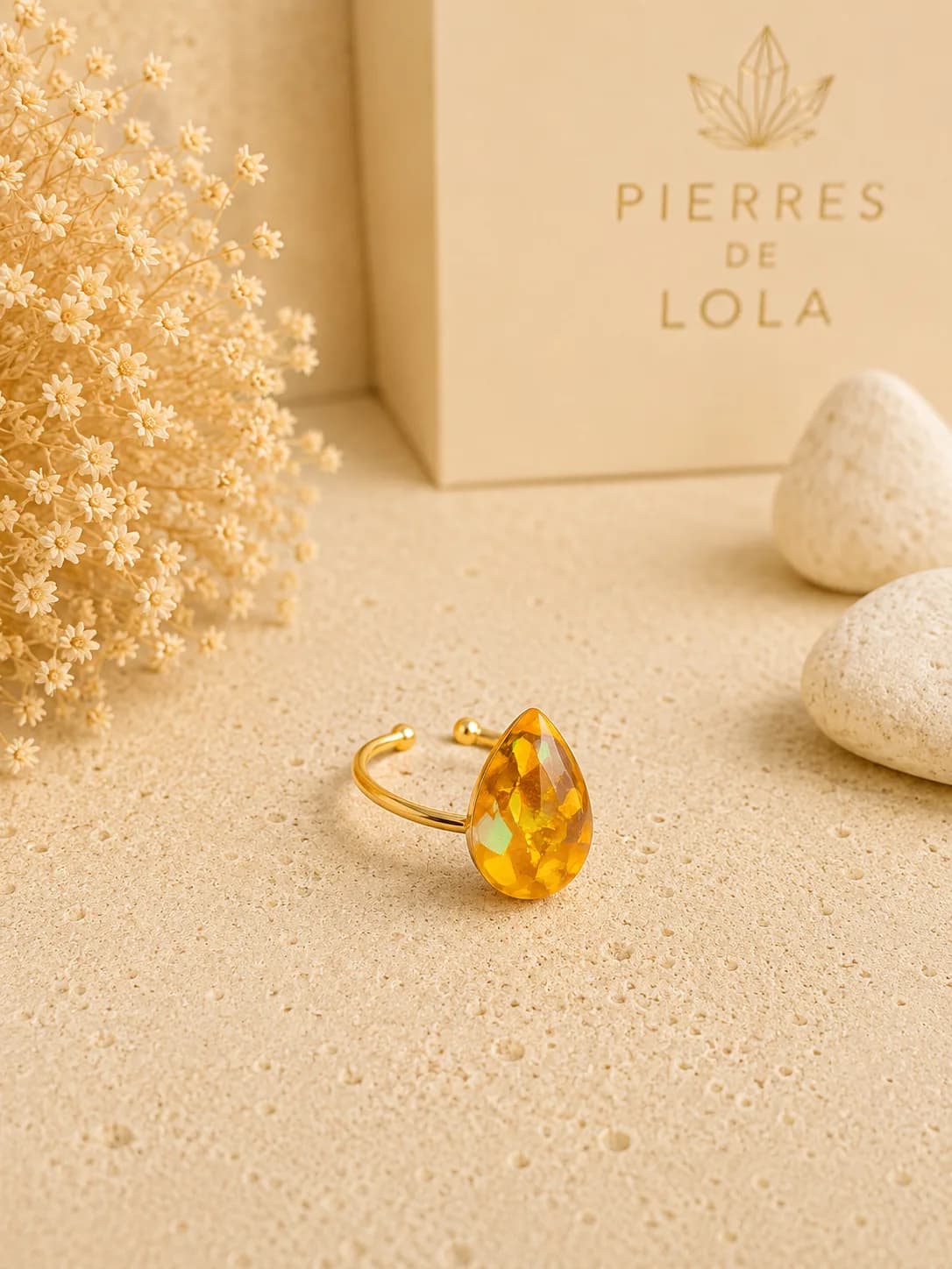 Bague Opale de Feu – Résine ambrée & éclats d’opale
