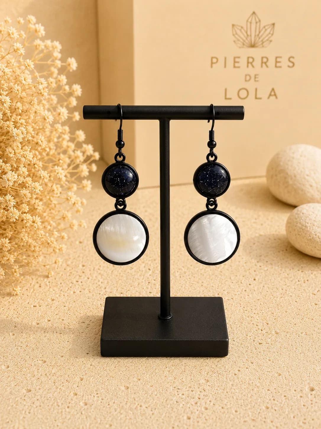 Boucles d’oreilles pendantes • Goldstone Blue & Nacre naturelle