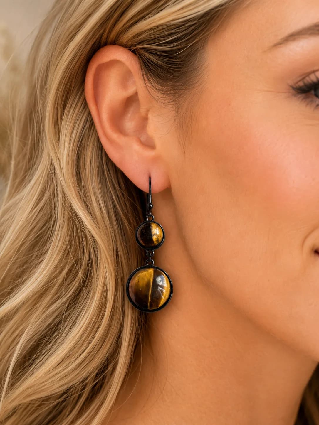 Boucles d’oreilles « Regard Fauve » – Œil de tigre & acier noir