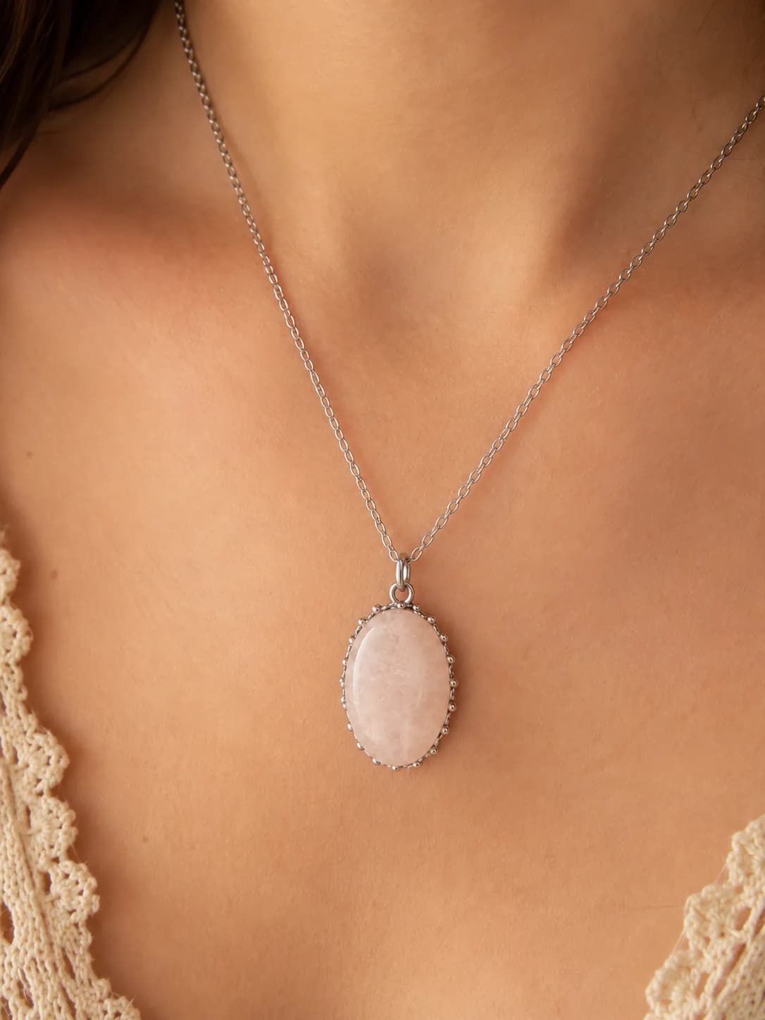 Collier Quartz Rose Naturel – Élégance Douce