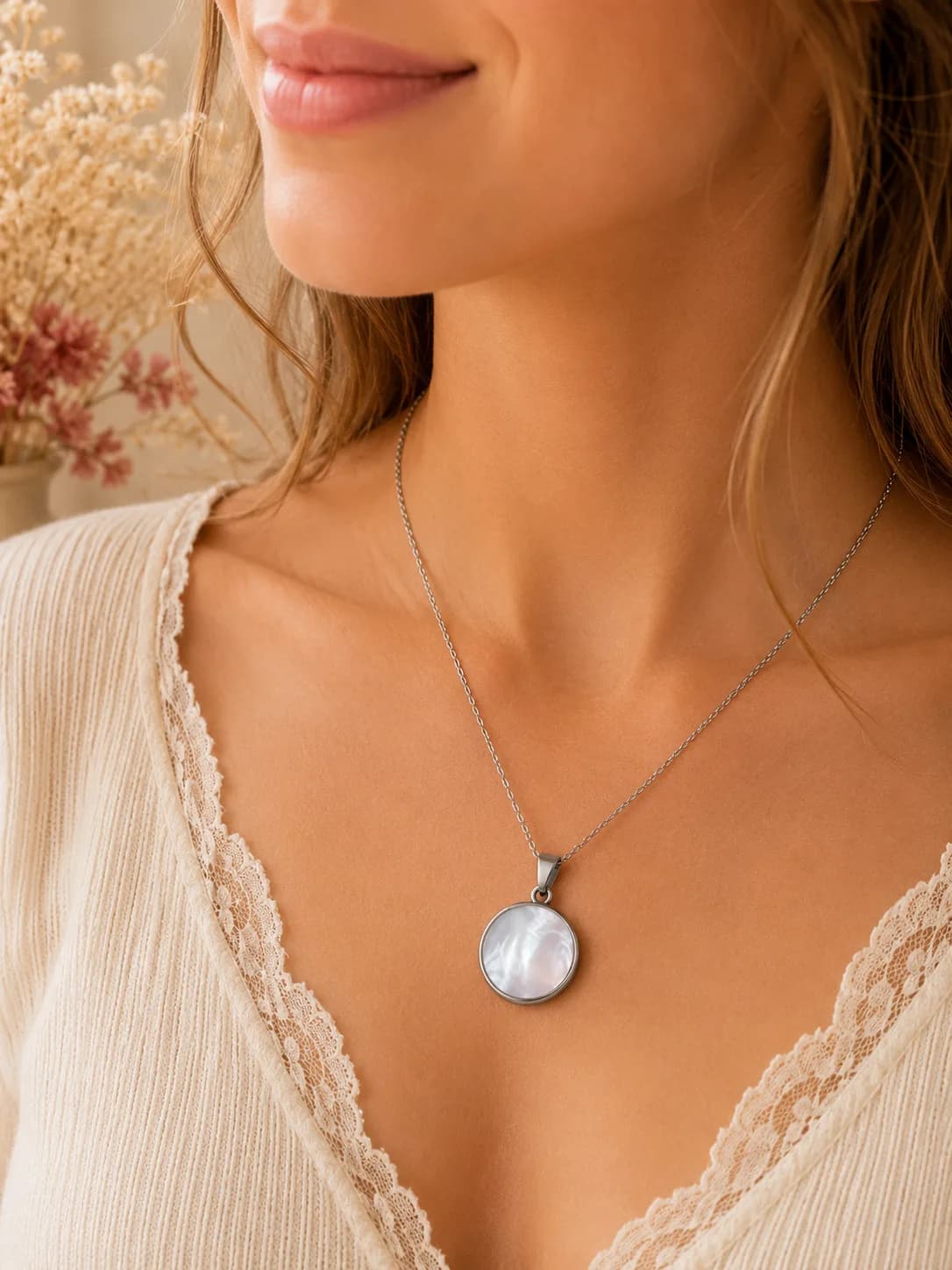 Collier pierre de Nacre – Douceur et élégance 