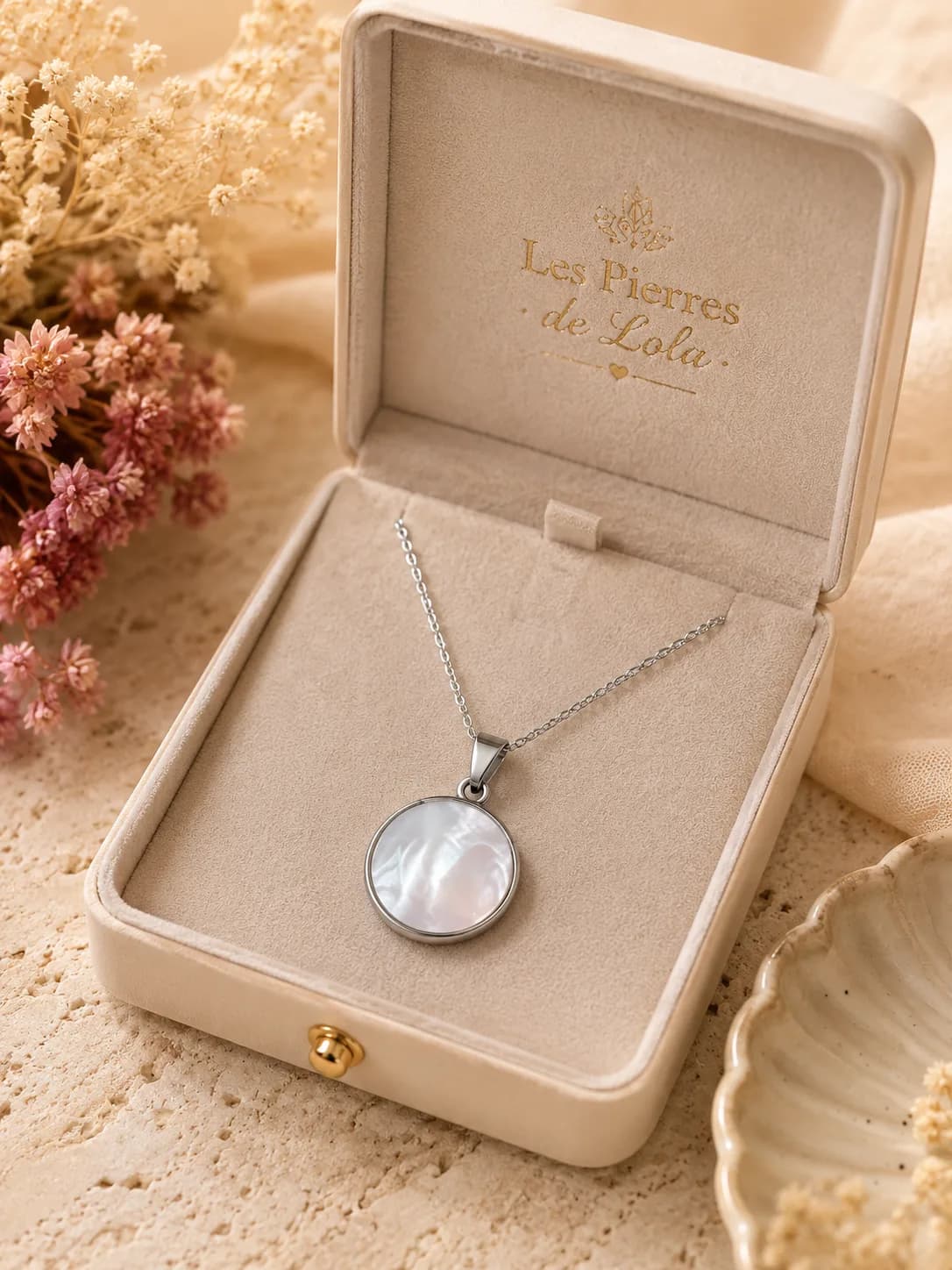 Collier pierre de Nacre – Douceur et élégance 