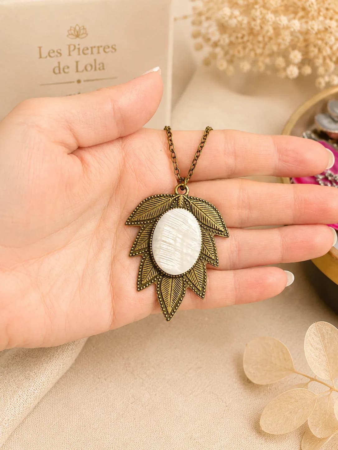 Collier Feuille en Nacre