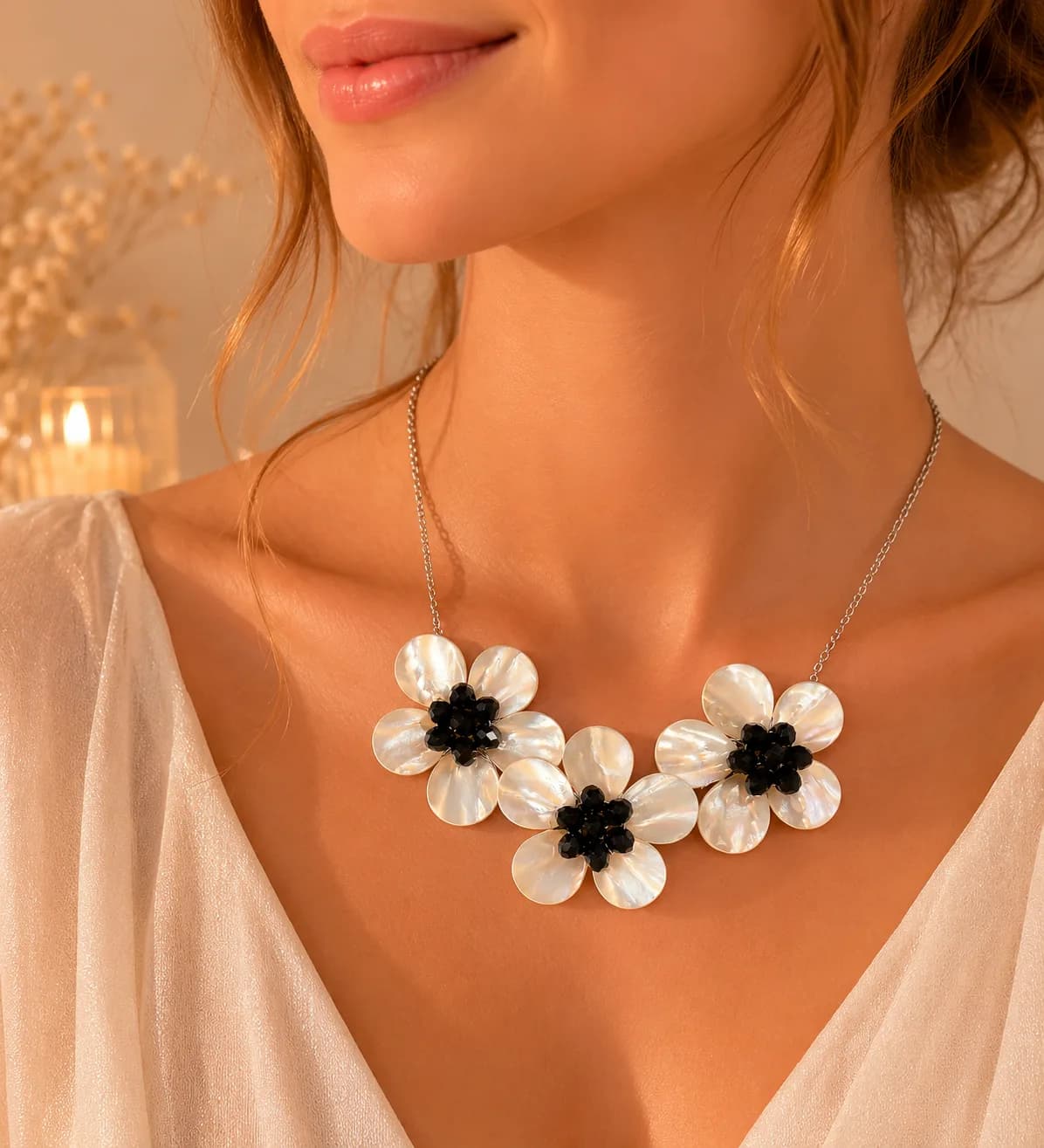 Collier Fleurs Nacrées Élégance