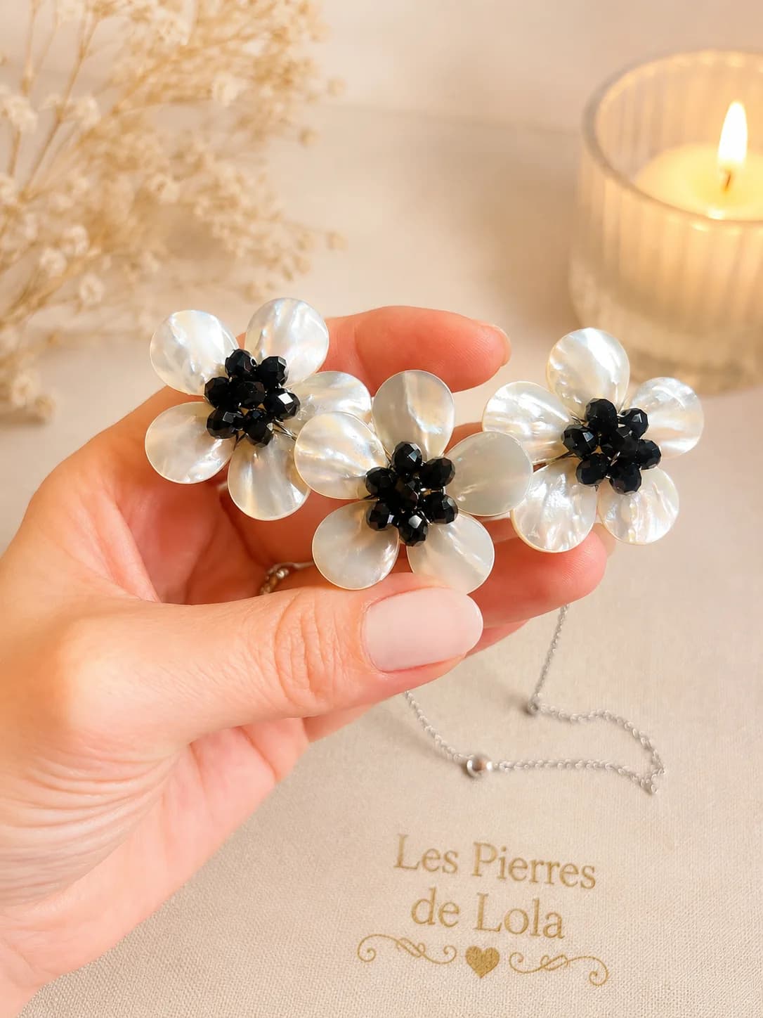 Collier Fleurs Nacrées Élégance