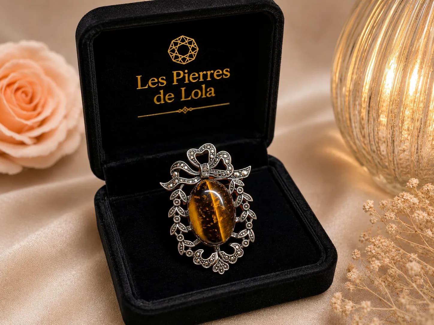 Élégance Intemporelle – Broche en Œil de Tigre Naturel