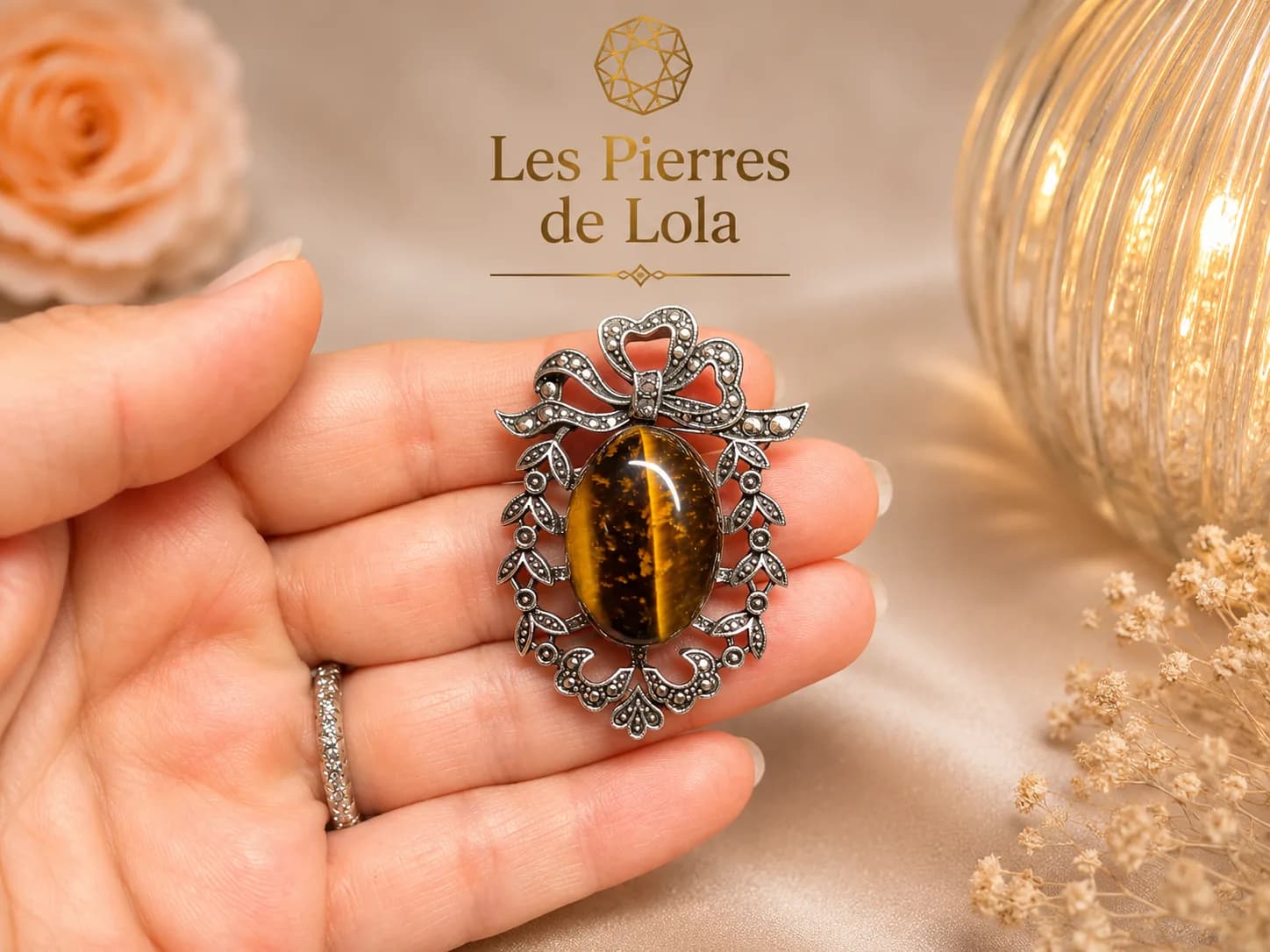 Élégance Intemporelle – Broche en Œil de Tigre Naturel