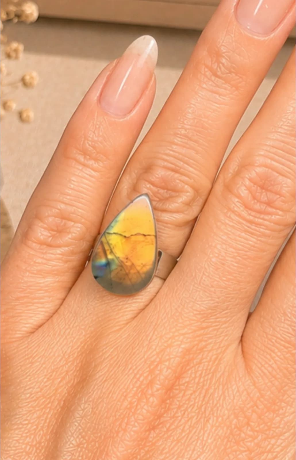 Bague Labradorite – Éclat Solaire