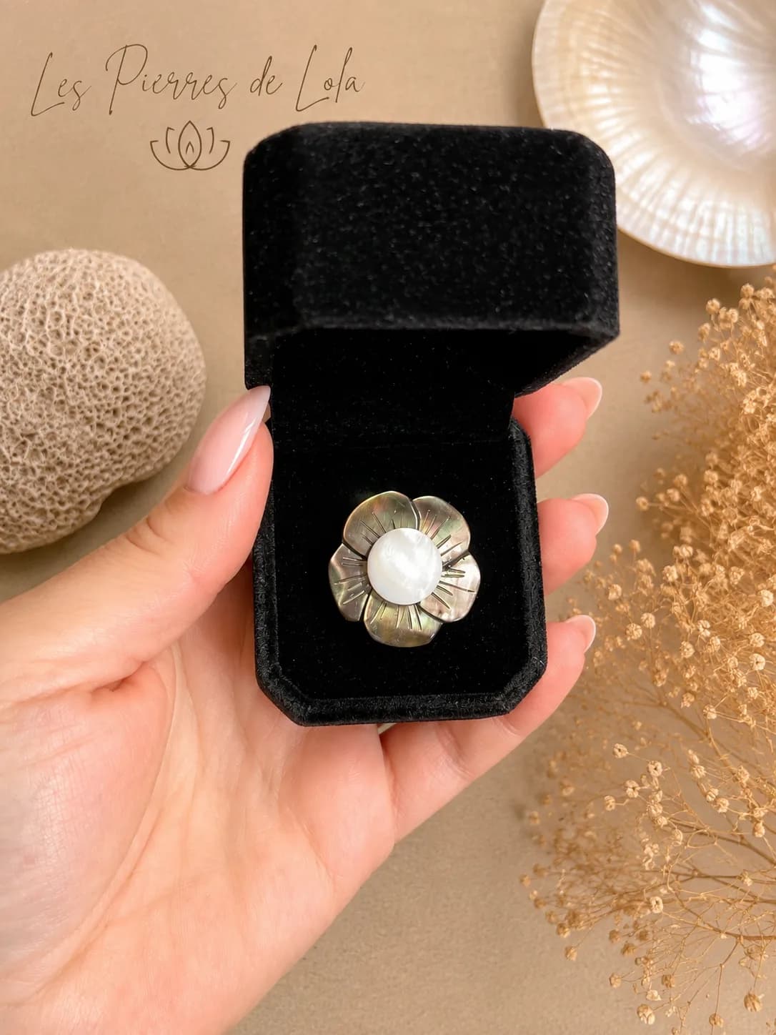 Bague Fleur en Nacre – Élégance naturelle du coquillage